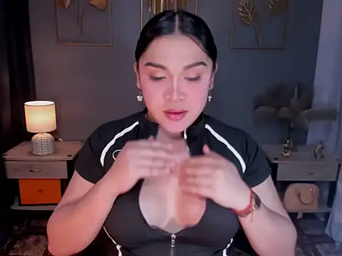 MaxeneCullens online show from 10/20/25, 02:45