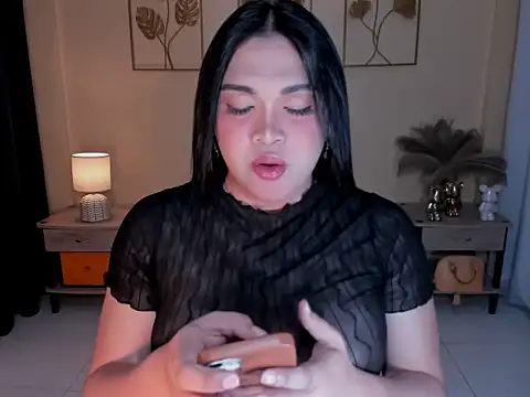 Snapshot of MaxeneCullens chatting on 05/26/26, 03:24 MaxeneCullens online show from 05/26/26, 03:24