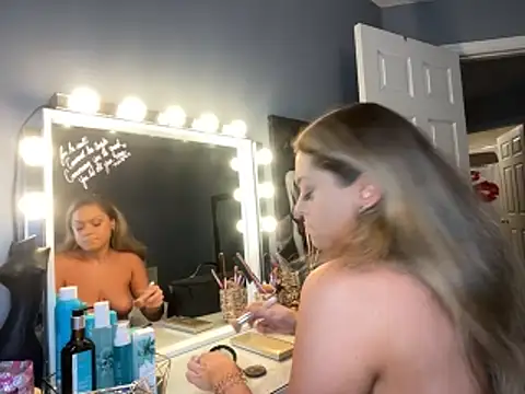 Snapshot of Alexaluxee chatting on 10/18/25, 07:25 Alexaluxee online show from 10/18/25, 07:25