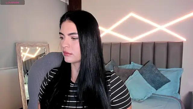 Snapshot of Veronicalanx1 chatting on 03/31/26, 11:43 Veronicalanx1 online show from 03/31/26, 11:43