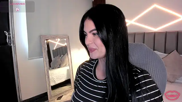 Snapshot of Veronicalanx1 chatting on 04/13/26, 01:27 Veronicalanx1 online show from 04/13/26, 01:27