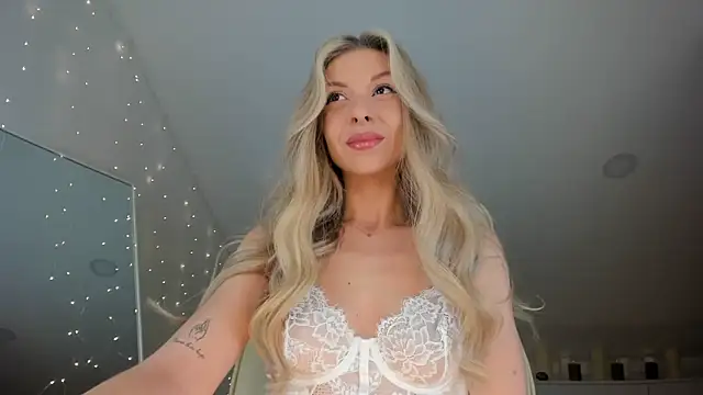 Snapshot of Maya_Goddess chatting on 03/08/26, 12:19 Maya Goddess online show from 03/08/26, 12:19