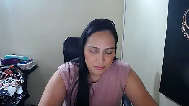 Snapshot of kendall_52 chatting on 02/01/25, 02:13 kendall 52 online show from 02/01/25, 02:13