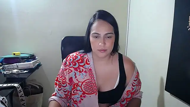 Snapshot of kendall_52 chatting on 02/05/25, 01:11 kendall 52 online show from 02/05/25, 01:11