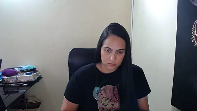 Snapshot of kendall_52 chatting on 02/06/25, 02:15 kendall 52 online show from 02/06/25, 02:15