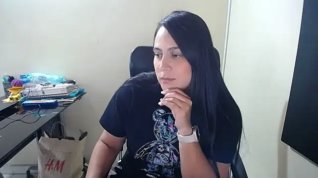 Snapshot of kendall_52 chatting on 02/18/25, 06:15 kendall 52 online show from 02/18/25, 06:15