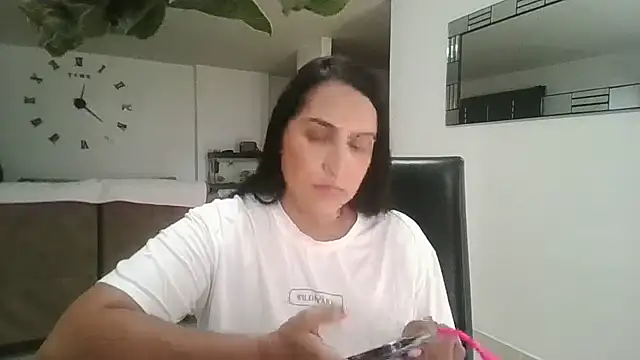 Snapshot of kendall_52 chatting on 09/15/25, 05:24 kendall 52 online show from 09/15/25, 05:24