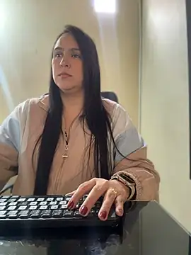 Snapshot of kendall_52 chatting on 04/29/26, 02:43 kendall 52 online show from 04/29/26, 02:43