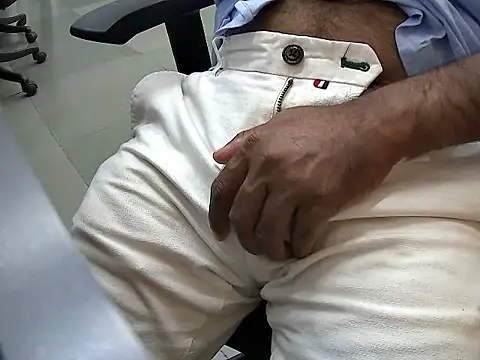 Snapshot of hotdikforu chatting on 04/01/26, 12:28 hotdikforu online show from 04/01/26, 12:28