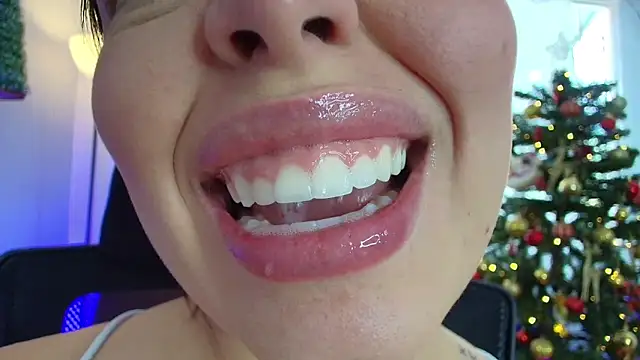 lisbet21x online show from 12/18/24, 06:35