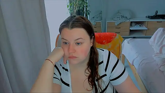 Snapshot of PolinaSalvatore chatting on 10/19/25, 09:10 PolinaSalvatore online show from 10/19/25, 09:10