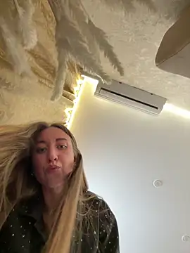 EvaCatt online show from 10/07/25, 02:42