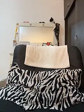 Snapshot of girl_tatto13 chatting on 11/16/25, 11:32 girl tatto13 online show from 11/16/25, 11:32