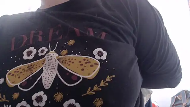 andreaisis2 online show from 10/28/25, 09:17