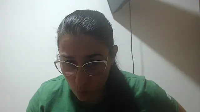 Snapshot of andreaisis2 chatting on 05/14/26, 10:27 andreaisis2 online show from 05/14/26, 10:27