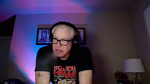 Snarfle82 online show from 11/09/25, 10:57