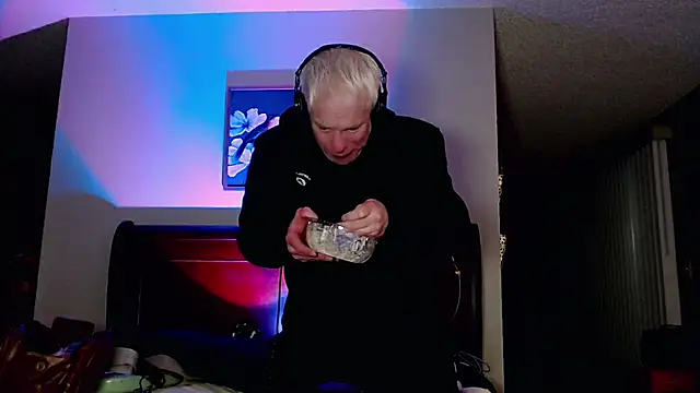 Snarfle82 online show from 11/13/25, 01:10