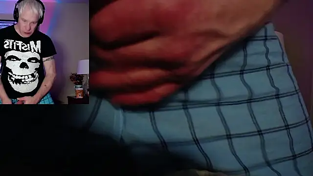 Snarfle82 online show from 11/22/25, 09:14