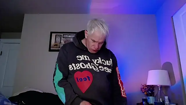 Snarfle82 online show from 11/30/25, 08:24