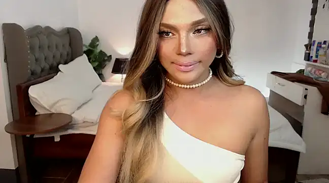 liaa lurrecams online show from 01/03/25, 11:25