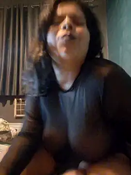 niCuNin online show from 10/14/25, 04:02