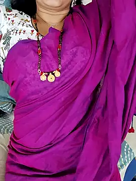 Snapshot of Indian_desi_wife chatting on 12/19/25, 02:51 Indian desi wife online show from 12/19/25, 02:51