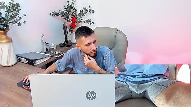 Snapshot of sam_bisex chatting on 02/25/26, 03:05 sam bisex online show from 02/25/26, 03:05