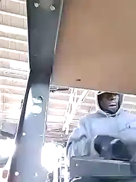 Snapshot of Daddy_hook chatting on 12/20/24, 06:13 Daddy hook online show from 12/20/24, 06:13