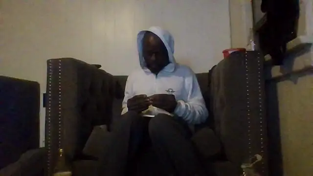 Snapshot of Daddy_hook chatting on 12/17/25, 04:29 Daddy hook online show from 12/17/25, 04:29