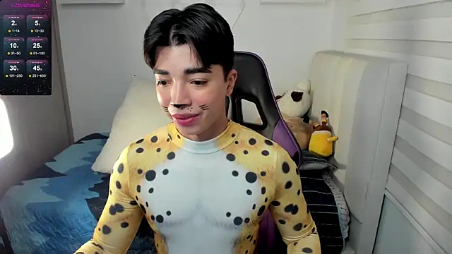 santy7v7 online show from 10/31/25, 01:23