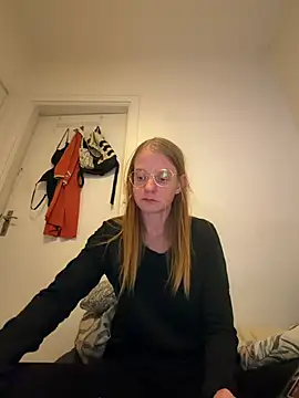 Snapshot of jannis1992 chatting on 08/04/26, 01:31 jannis1992 online show from 08/04/26, 01:31