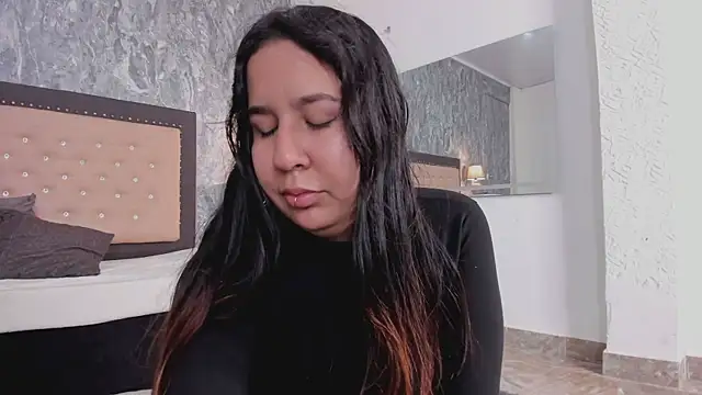 Lia sarahi online show from 12/01/25, 12:21