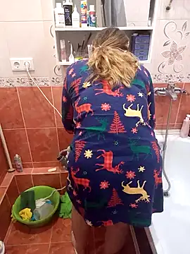 Snapshot of DienkaGreen chatting on 12/13/24, 10:45 DienkaGreen online show from 12/13/24, 10:45