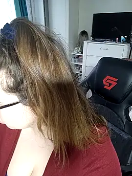 Snapshot of DienkaGreen chatting on 10/31/25, 10:49 DienkaGreen online show from 10/31/25, 10:49