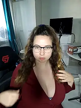 Snapshot of DienkaGreen chatting on 11/04/25, 12:15 DienkaGreen online show from 11/04/25, 12:15