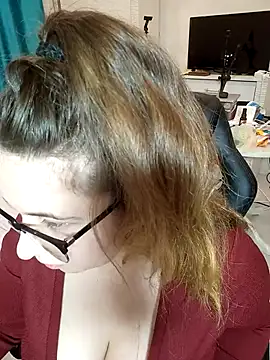 Snapshot of DienkaGreen chatting on 11/06/25, 05:08 DienkaGreen online show from 11/06/25, 05:08