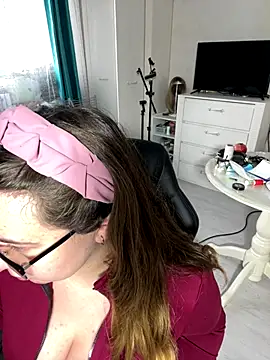 Snapshot of DienkaGreen chatting on 11/12/25, 11:32 DienkaGreen online show from 11/12/25, 11:32