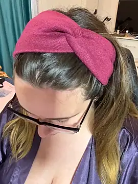 Snapshot of DienkaGreen chatting on 11/18/25, 08:08 DienkaGreen online show from 11/18/25, 08:08