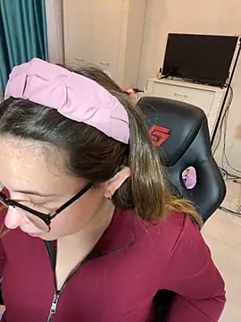 Snapshot of DienkaGreen chatting on 11/27/25, 07:54 DienkaGreen online show from 11/27/25, 07:54