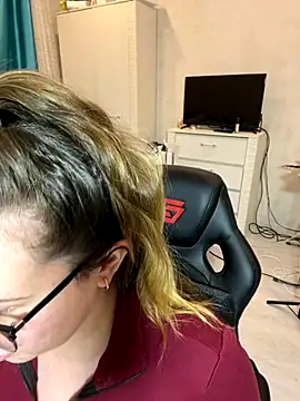 Snapshot of DienkaGreen chatting on 11/29/25, 06:44 DienkaGreen online show from 11/29/25, 06:44