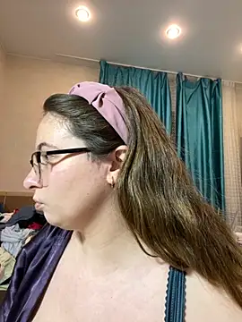 Snapshot of DienkaGreen chatting on 12/01/25, 02:22 DienkaGreen online show from 12/01/25, 02:22