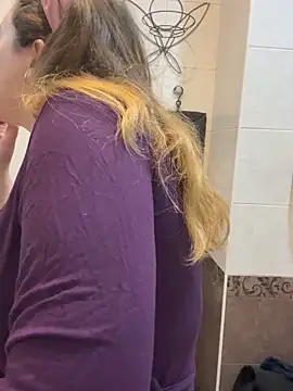 Snapshot of DienkaGreen chatting on 12/02/25, 06:30 DienkaGreen online show from 12/02/25, 06:30