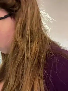 Snapshot of DienkaGreen chatting on 12/03/25, 12:25 DienkaGreen online show from 12/03/25, 12:25