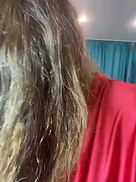 Snapshot of DienkaGreen chatting on 12/15/25, 06:28 DienkaGreen online show from 12/15/25, 06:28