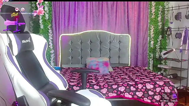 Snapshot of ariana-lopez chatting on 06/04/26, 05:19 ariana-lopez online show from 06/04/26, 05:19