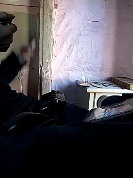 Wero4200 online show from 10/27/25, 03:27