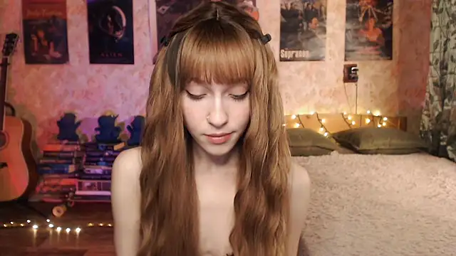 Snapshot of Friendly_Ellie chatting on 12/03/24, 01:10 Friendly Ellie online show from 12/03/24, 01:10