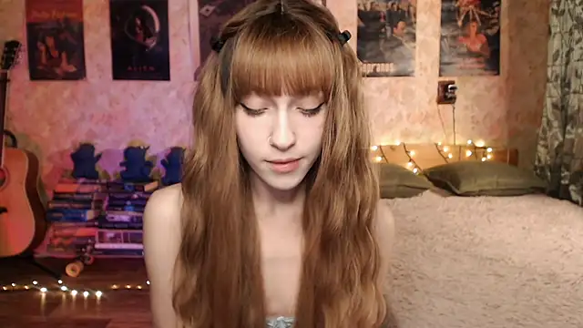 Snapshot of Friendly_Ellie chatting on 12/06/24, 11:47 Friendly Ellie online show from 12/06/24, 11:47