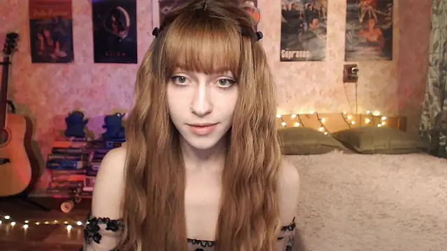 Snapshot of Friendly_Ellie chatting on 12/12/24, 12:16 Friendly Ellie online show from 12/12/24, 12:16