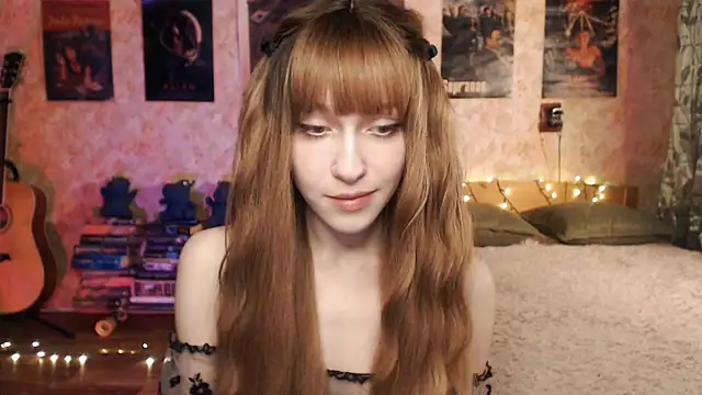 Snapshot of Friendly_Ellie chatting on 12/15/24, 12:18 Friendly Ellie online show from 12/15/24, 12:18